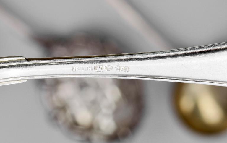 PARTI BESTICK, 23 st, silver, bl a Carl Jonsson Linköping 1874  samt Frans Holm Vadstena 1862. Total vikt 458g.