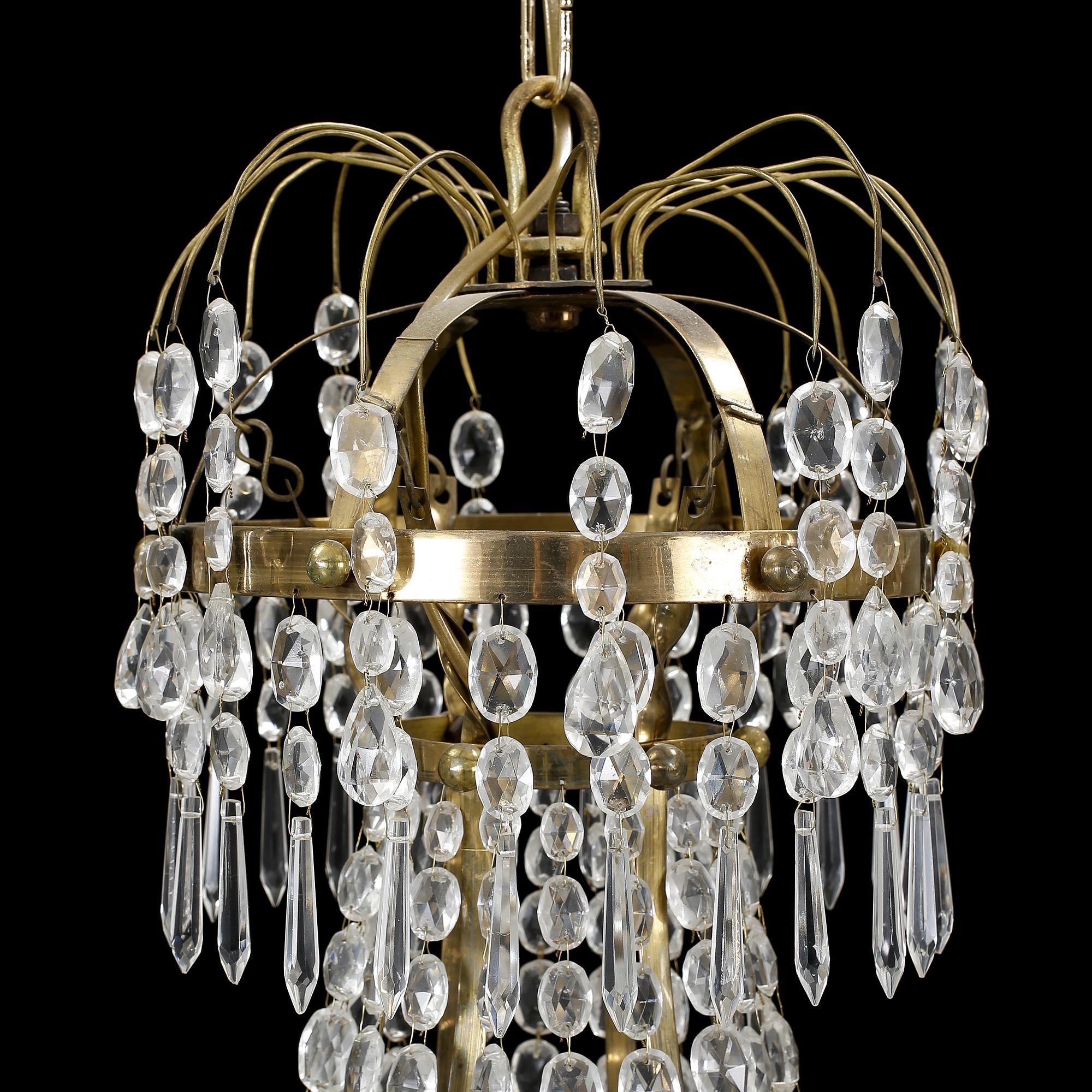 LJUSKRONA, Gustaviansk stil, 1900-talets första hälft. Höjd ca 60 cm.