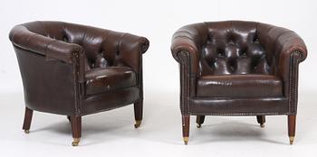 CLUBFÅTÖLJER, 2 st, 1900-tal.