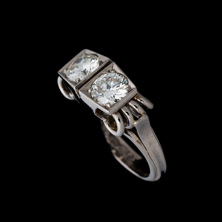 A RING, brilliant cut diamonds, 18K white gold. Bror Erik Ahlfors, Helsinki 1966.