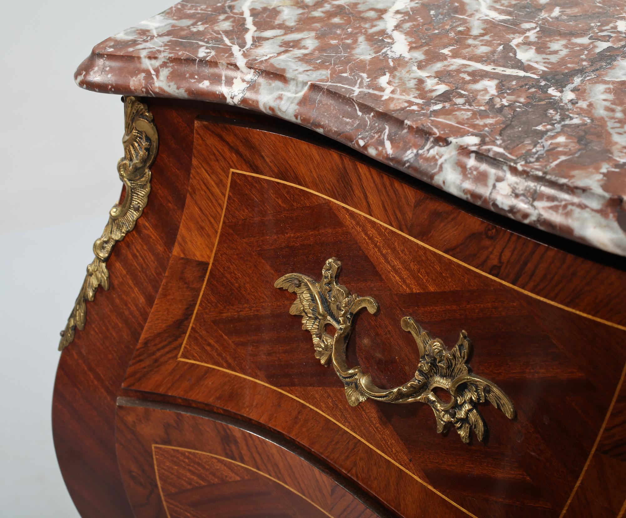 BYRÅ, rokokostil, 1900-talets andra hälft.