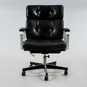 A 1970/80s office chair by Karl Erik Ekselius.