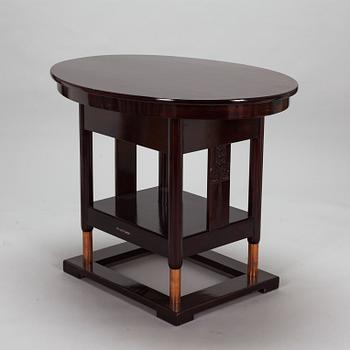 Bernhard Häkli, An oval table and two flower pedestals, Vihdin Puuseppäin Huonekaluliike 1911.