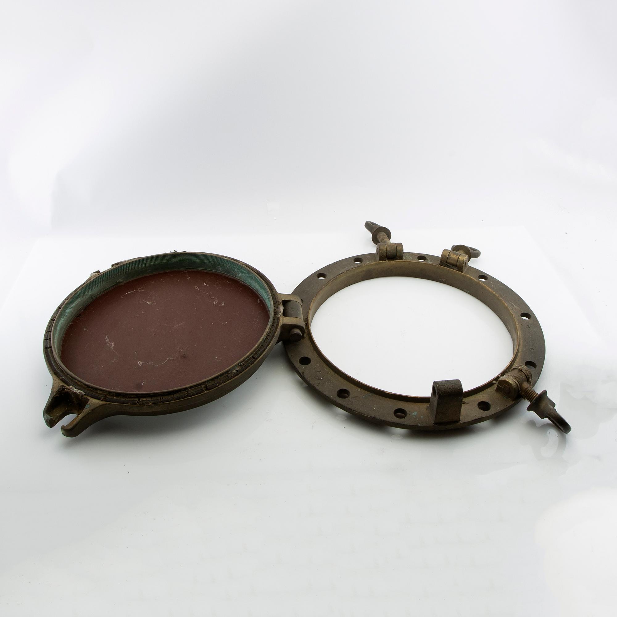 Ventil / fartygsfönster / spegel, 1900-talets första hälft.