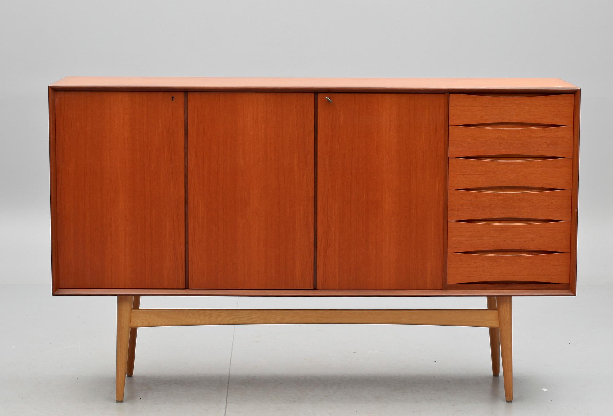 SIDEBOARD, teak. 1950-tal.