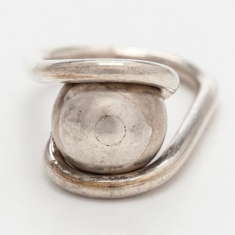 Bent Knudsen, sormus, sterlinghopeaa, Tanska.