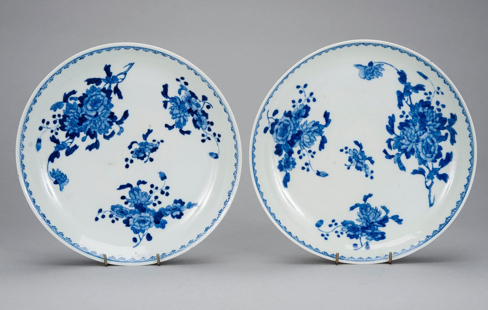 KINESISKA FAT, ETT PAR. Porslin. Qing dynastin, Guangxu märke och period (1874-1908).