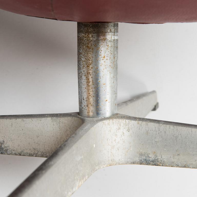 Arne Jacobsen, fåtölj, "Ägget/ The Egg Chair", Arne Jacobsen, Fritz Hansen, Danmark 2003.