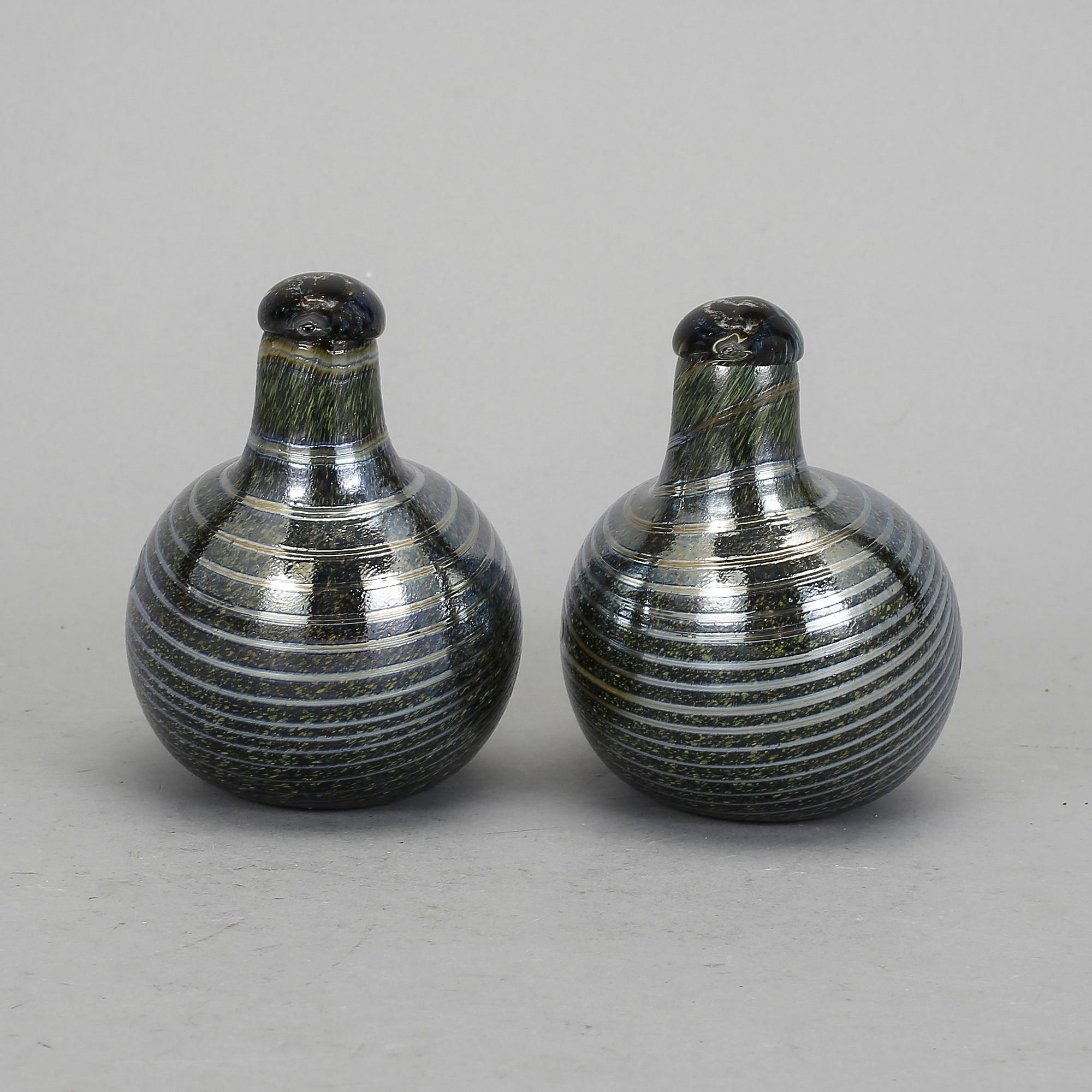 FÅGLAR, 2 st, glas, signerade Oiva Toikka, Nuutajärvi.