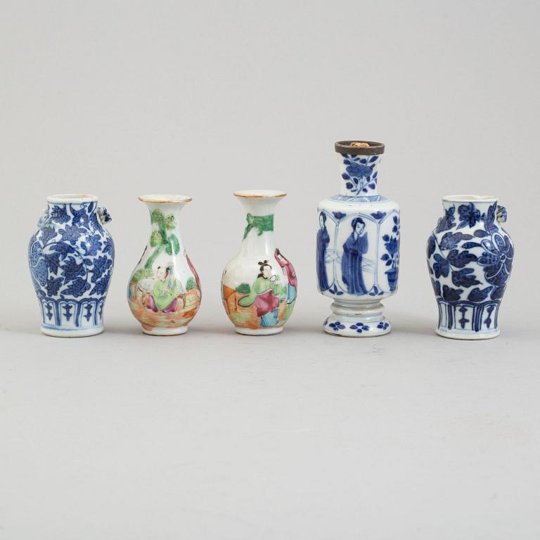 FIVE SNUFF BOTTLES/VASES, porcelain, China, 20th century.