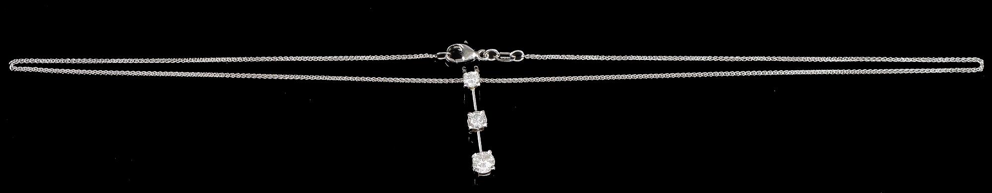 HÄNGSMYCKE, 18k vitguld med 3 briljantslipade diamanter, tot. ca 0.60 ct.
