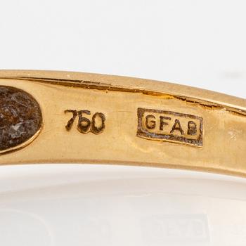 Ring, 18K gold with brilliant-cut diamonds.