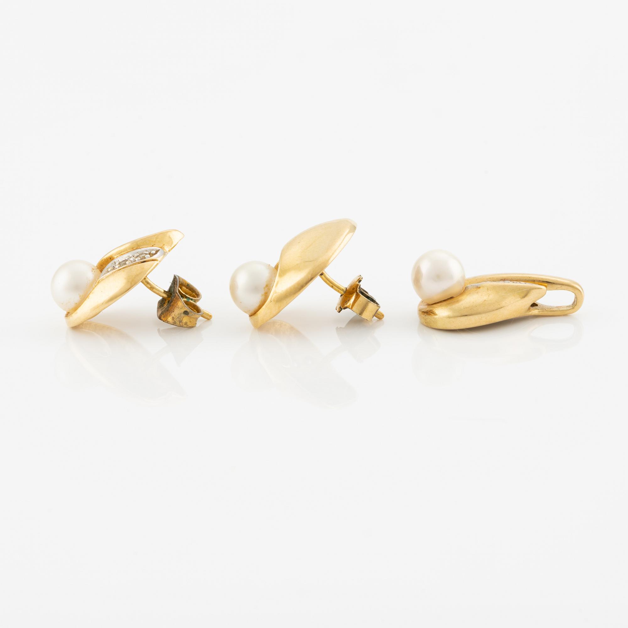 Earrings, a pair, and a pendant, 18K gold with pearls and small diamonds.