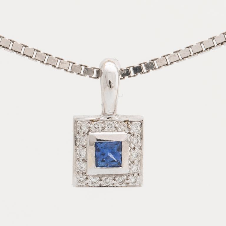 Sapphire pendant and chain 18K whitegold length approx 50 cm, pendant approx width 6 mm.