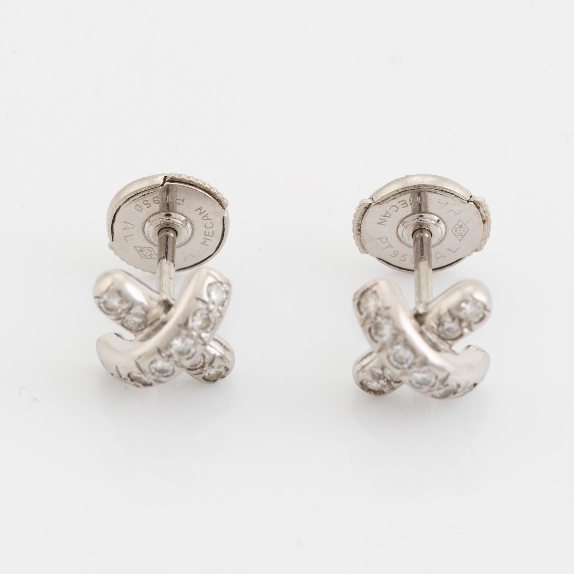 Tiffany & Co, Örhängen, ett par, platina och briljantslipade diamanter.