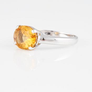 RING, 18K vitguld med fasettslipad citrin ca 2.40 ct, Italienska stämplar. Vikt 3,8 gram.