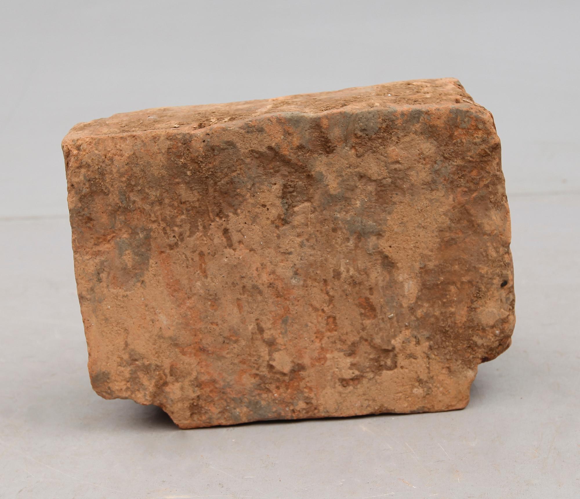 DEKORELEMENT från tempel, terracotta, Java, 800-/1900-tal.