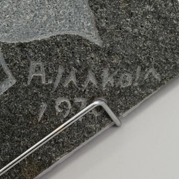 ALPO JAAKOLA, RELIEFI KIVILEVYLLE, signeerattu ja päivätty 1970.