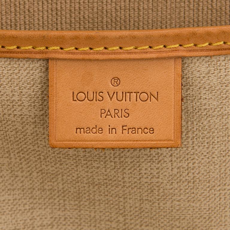 LOUIS VUITTON Monogram Canvas Excursion Bag.