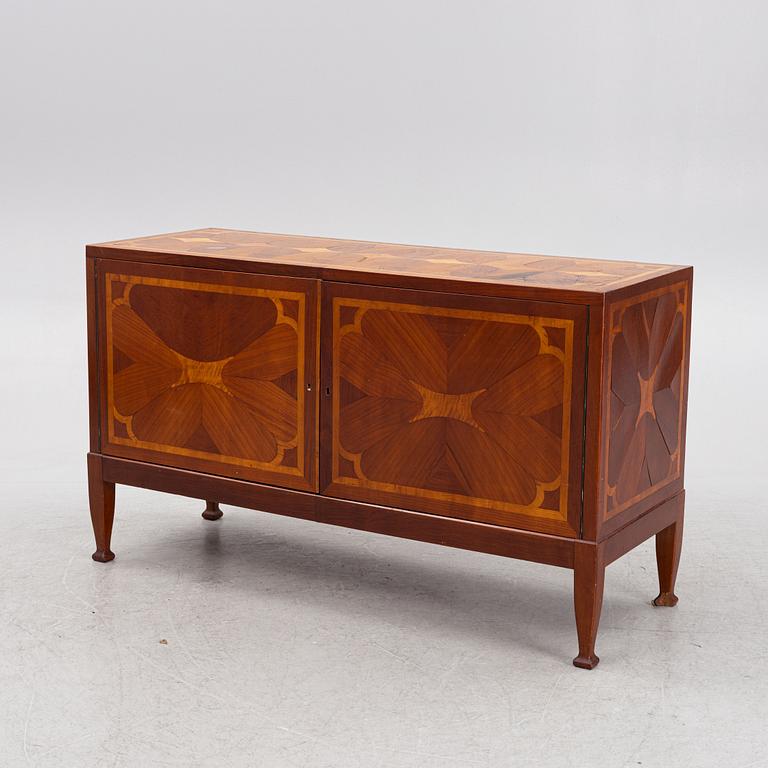 Sideboard, 1900-talets första hälft.