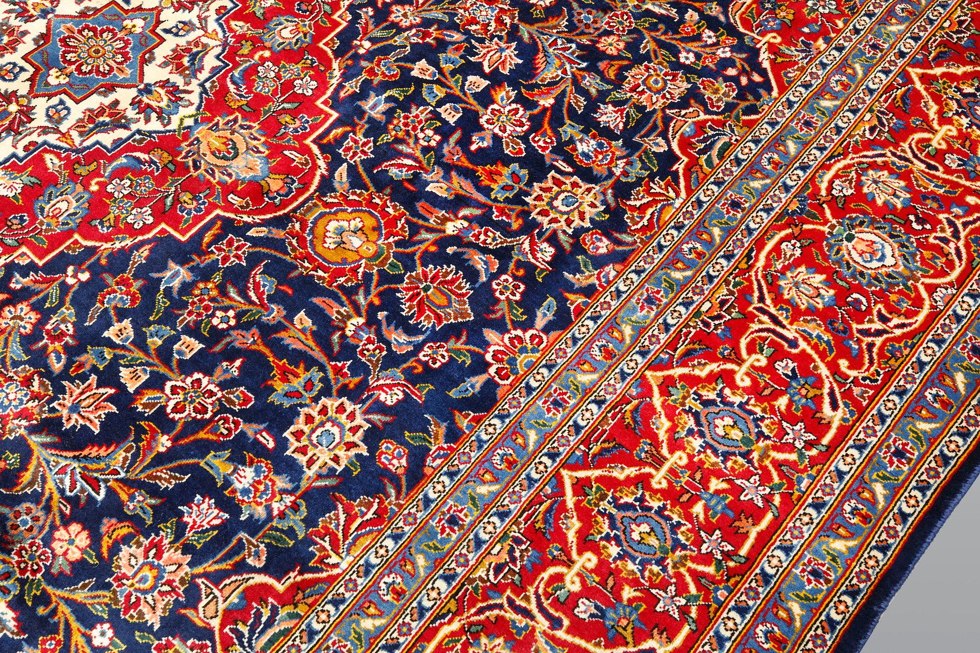 Matta, Keshan, signerad, ca 392 x 272 cm.
