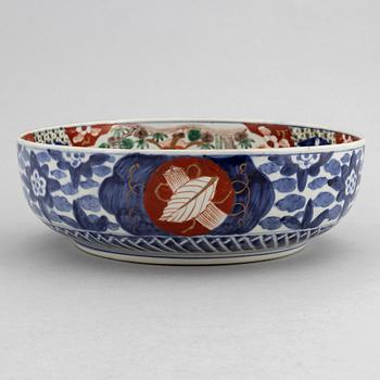 A Japanese porcelain bowl, Meiji period (1868-1912), around the year 1900.