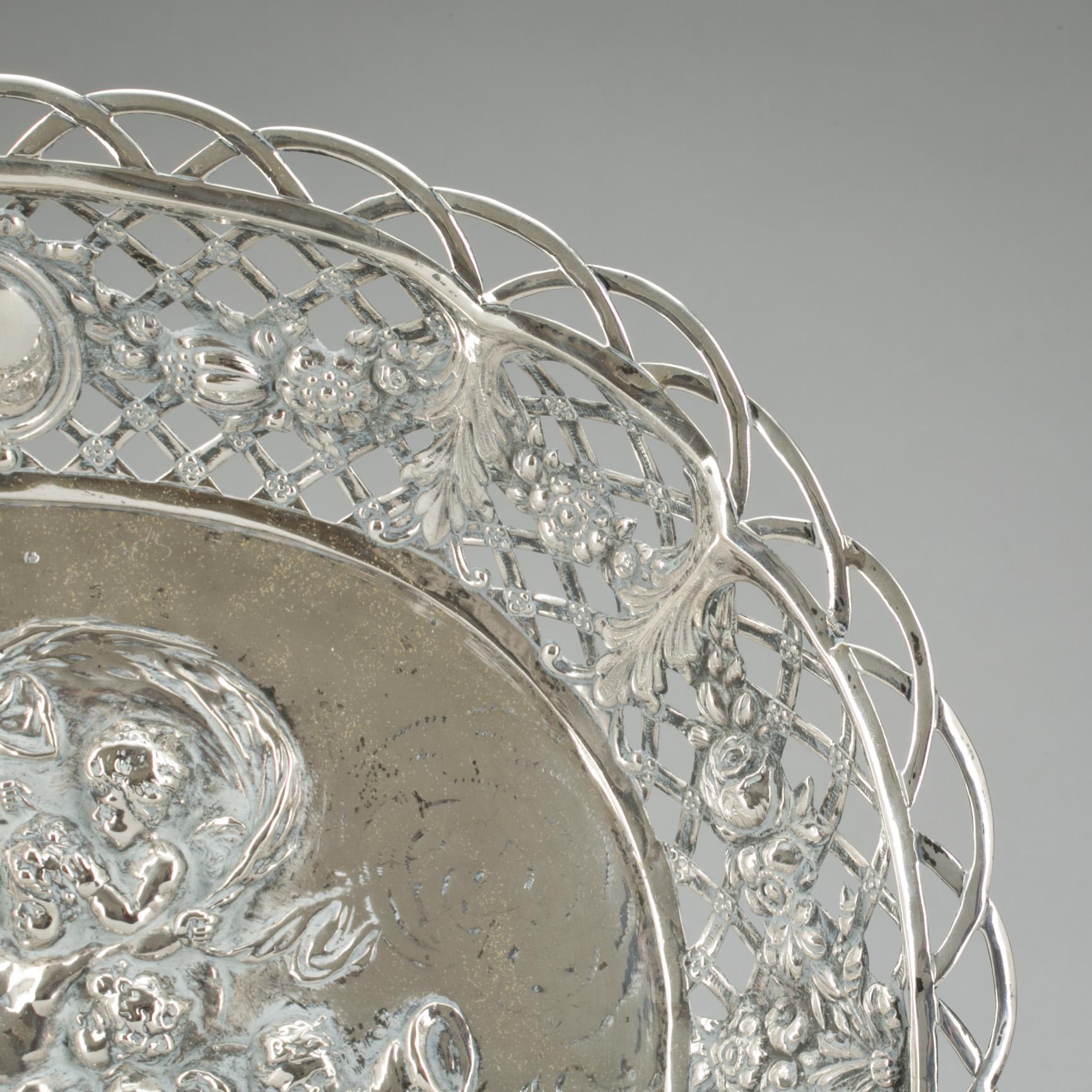 PRESENTERFAT, silver 830, Tyskland, 1800-tal. Ca 1000 gram.