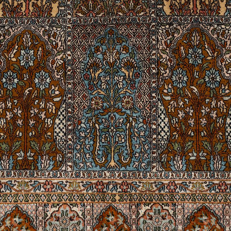 A CARPET SILK KASHMIR, CA 311 X 205 CM.