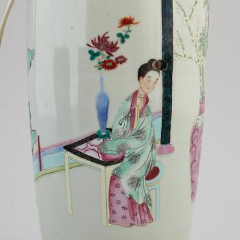 A famille rose vase, turned into a tablelamp, Qing dynasty, 19th century.