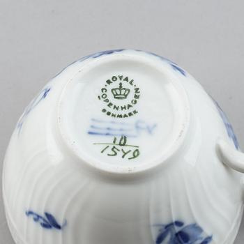 Royal Copenhagen, 138 pcs 'Blå Blomst' service.