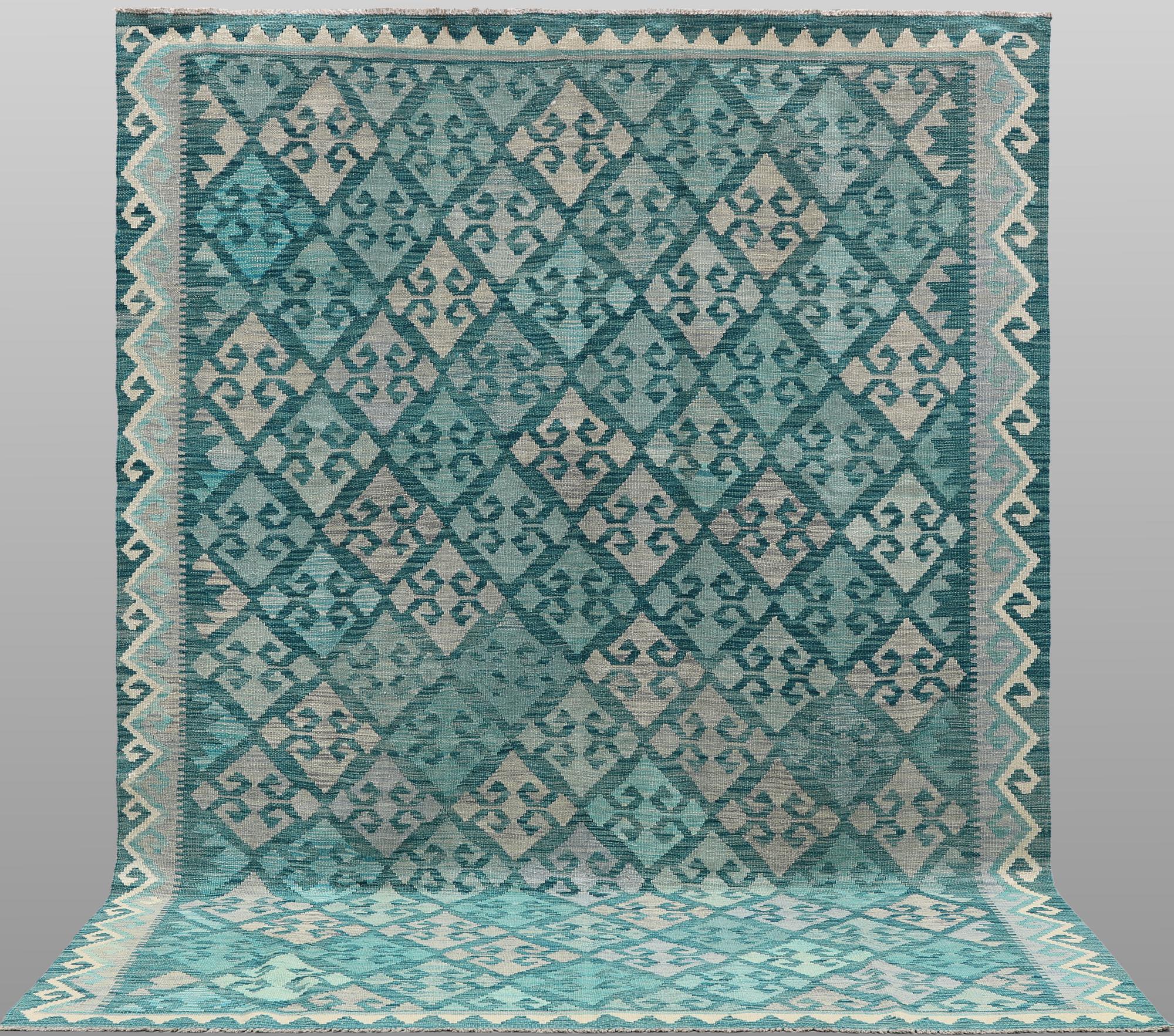A Kelim carpet, 297 x 201 cm.