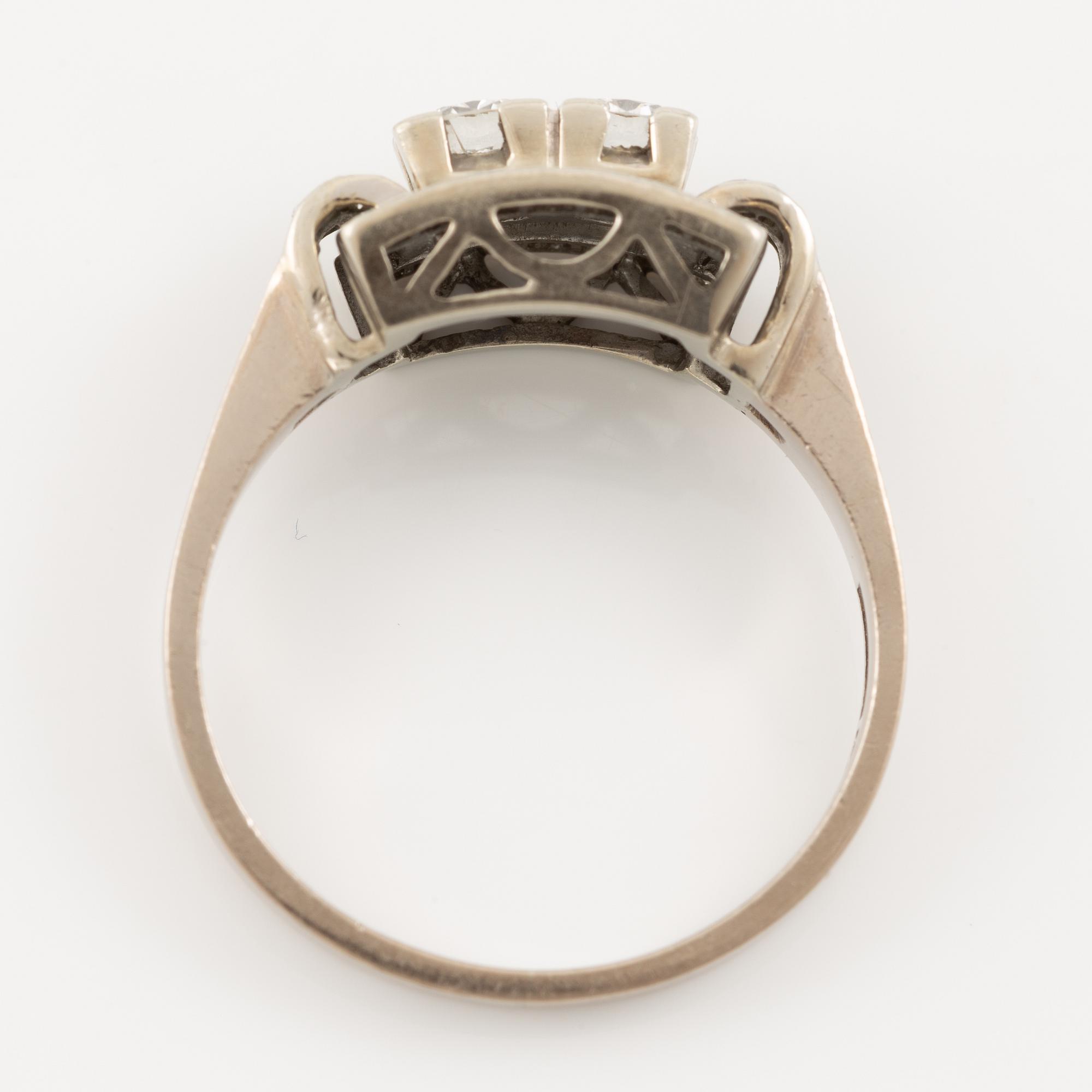 Ring in 18K white gold set with round brilliant-cut and eight-cut diamonds.
