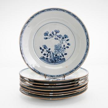 A group of 8 blue and white Chinese porcelain dishes, Qing dynasty, Qianlong (1736-95).