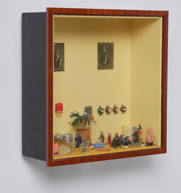 Marie-Louise Ekman, "Skåp med öppen spis och porträtt".