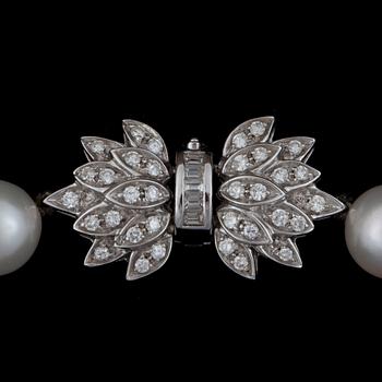 COLLIER samt ÖRHÄNGEN med odlade pärlor Ø 10 mm och diamanter totalt ca 1.20 ct.