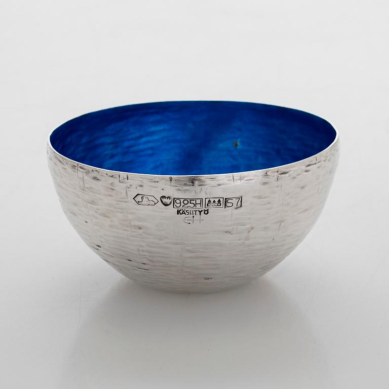 Eva Hidström, Malja, sterlinghopea, emali, Kultakeskus, Hämeenlinna 1971.