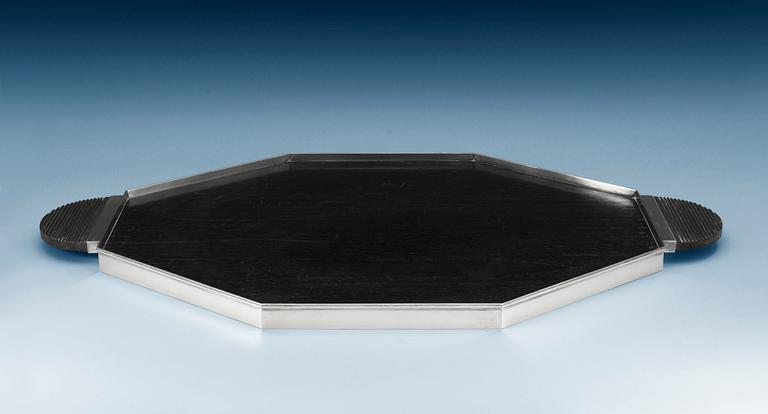 Wiwen Nilsson, A Wiwen Nilsson sterling and ebony tray, Lund 1956.