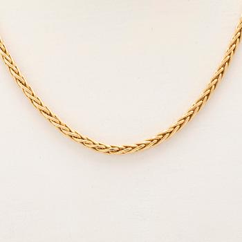 Necklace herringbone chain in 18K gold.