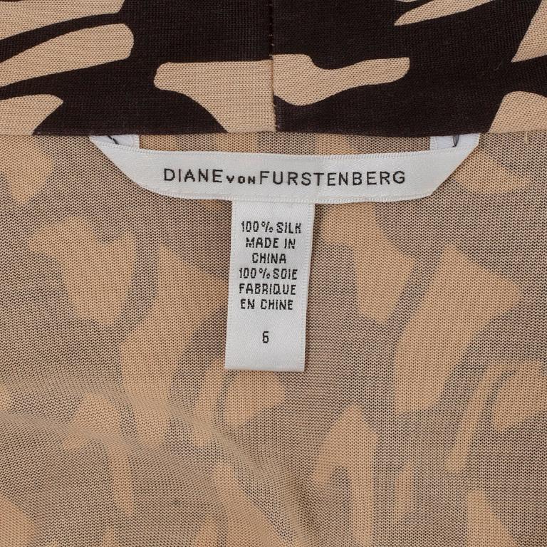 DIANE VON FURSTENBERG, a beige and brown printed silk wrap dress. Size US 6.