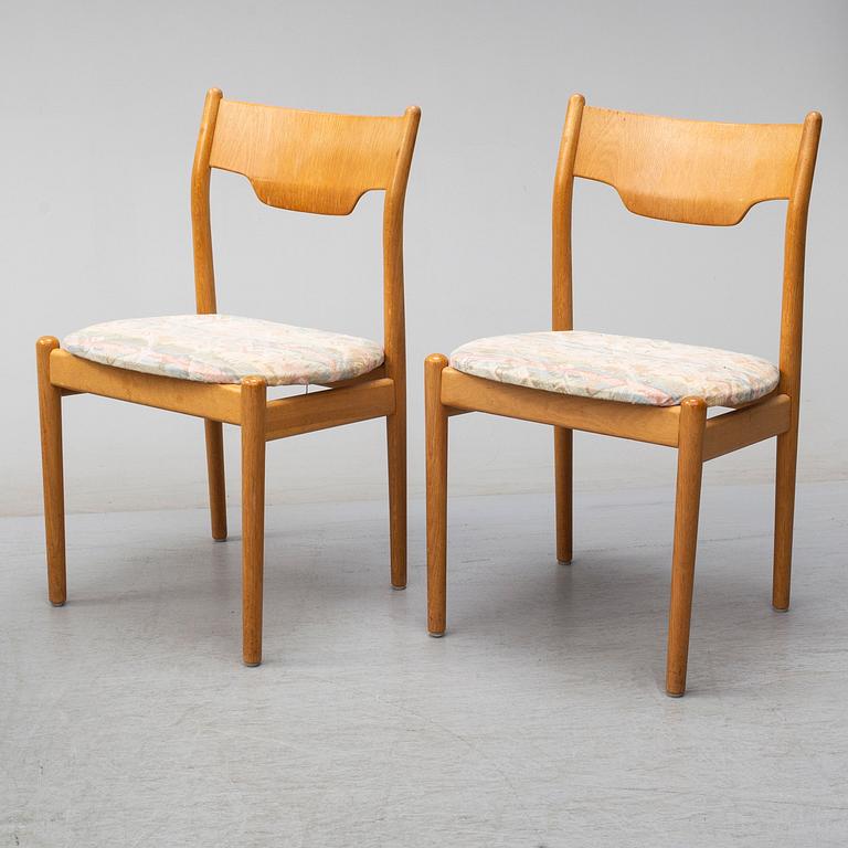 EDVARD KINDT-LARSEN, dining table and four chairs, Säffle Möbelfabrik, 1960s. 2 leaves included.