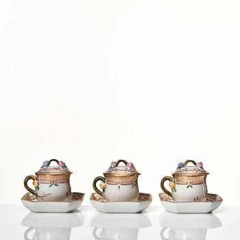 Cremekoppar med lock och fat, 12 stycken, porslin. Royal Copenhagen, Danmark, 1900-tal.