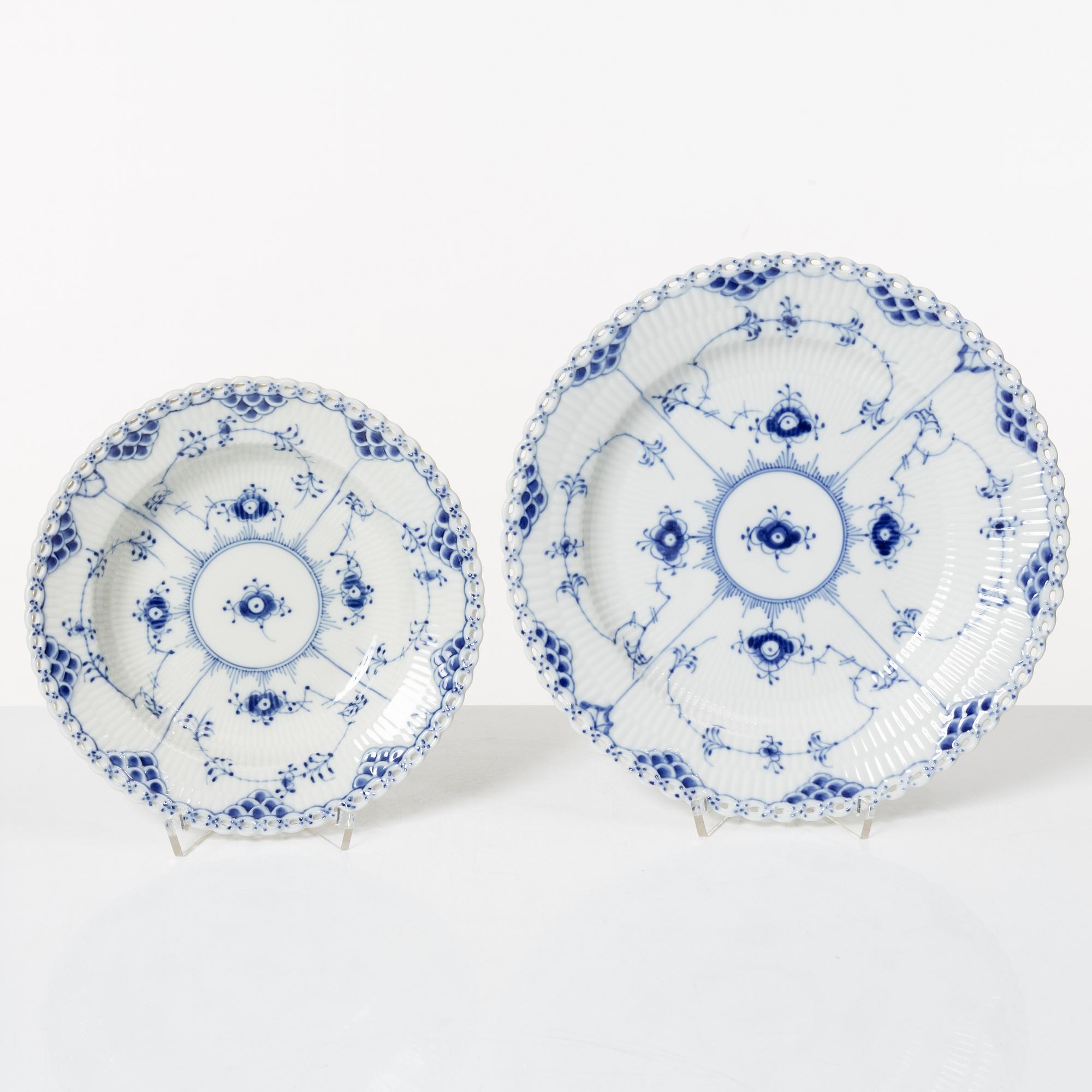 Royal Copenhagen, tallrikar, 32 st, "Musselmalet Helblonde", Danmark.