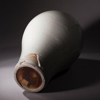 Toini Muona, A CERAMIC VASE.