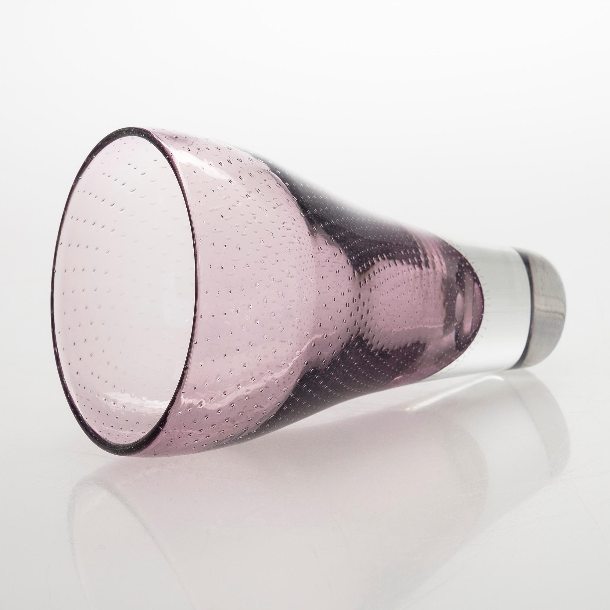 Gunnel Nyman, vas, modell "GN 12", signerad G. Nyman Nuutajärvi Notsjö -53.