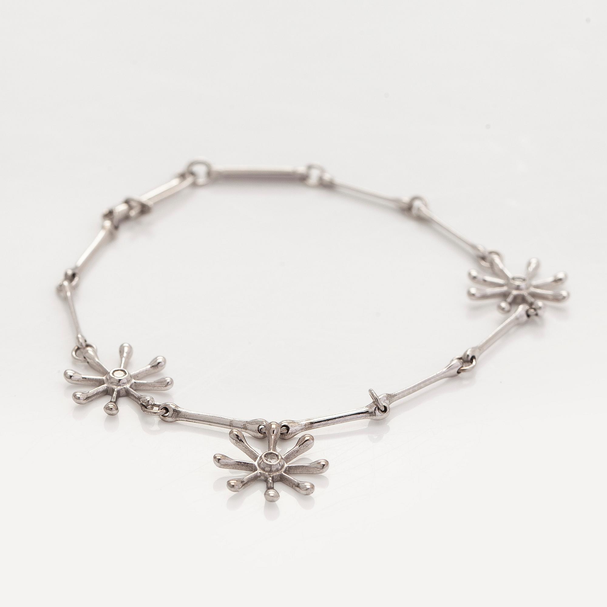 Kalevala Koru, armband, "Polaris", 18K vitguld och briljantslipade diamanter, Kirsti Doukas, 2009.