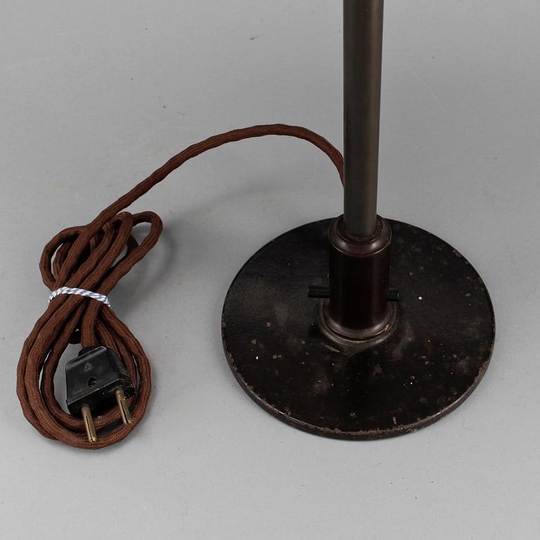 BORDSLAMPA "3/2", Poul Henningsen, 1900-tal.
