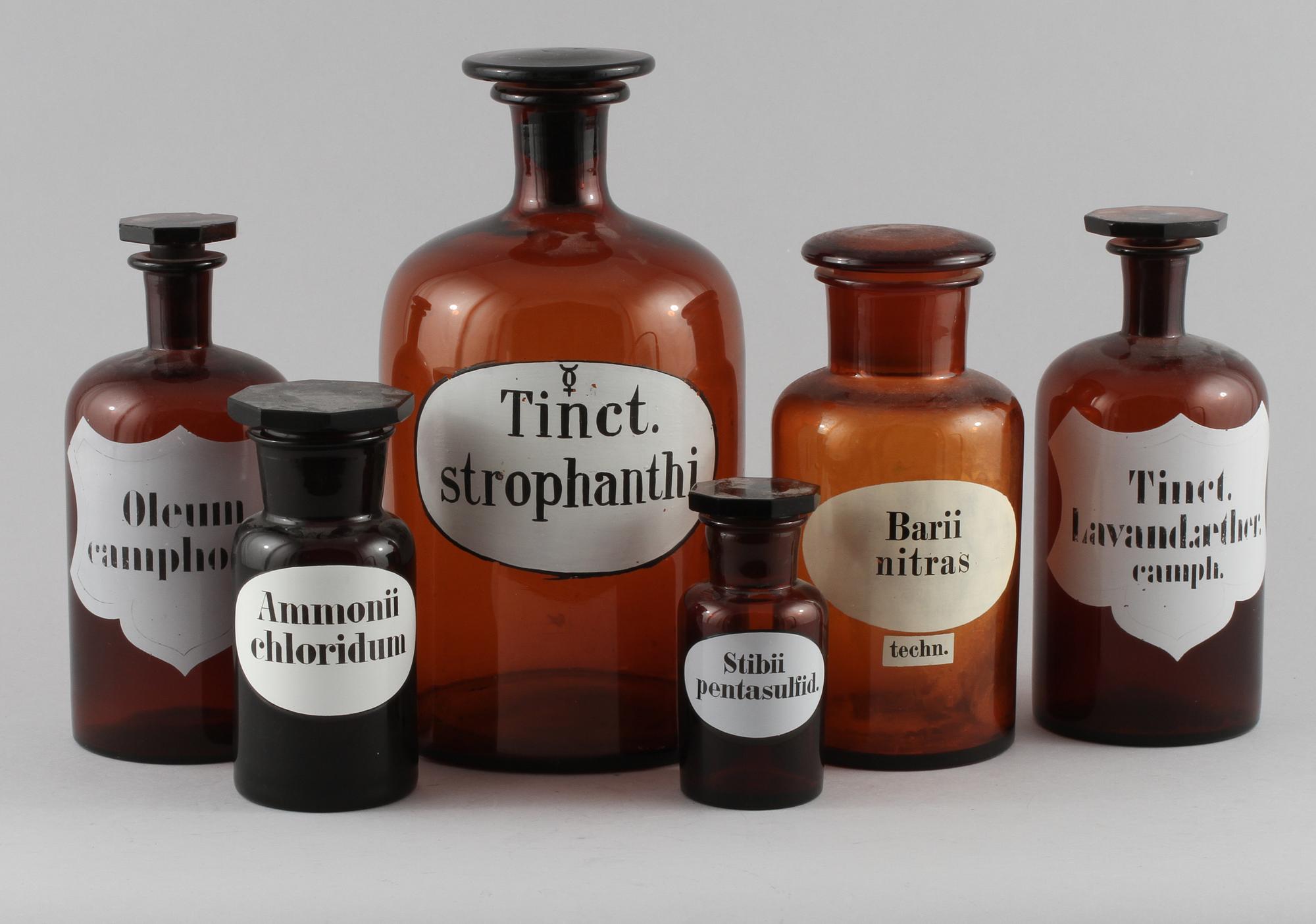 APOTEKSFLASKOR, 6 st, glas, 1900-talets första hälft.