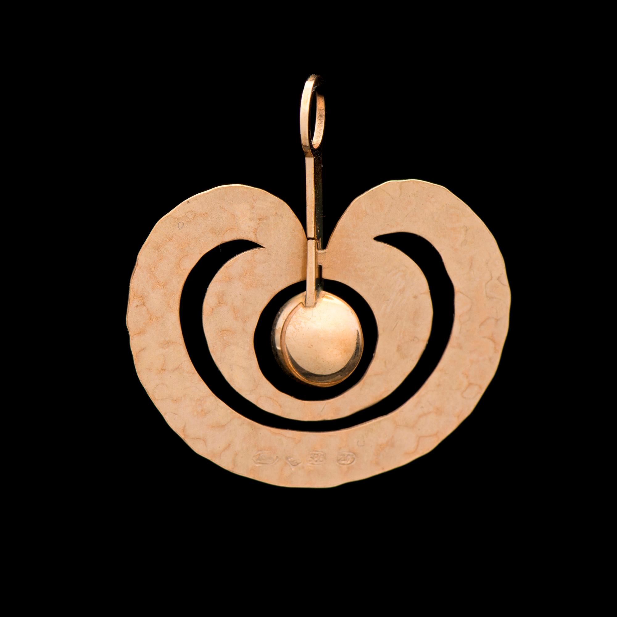 TAPIO WIRKKALA, RIIPUS, "Omena", 14K kultaa. Kultakeskus 1977.