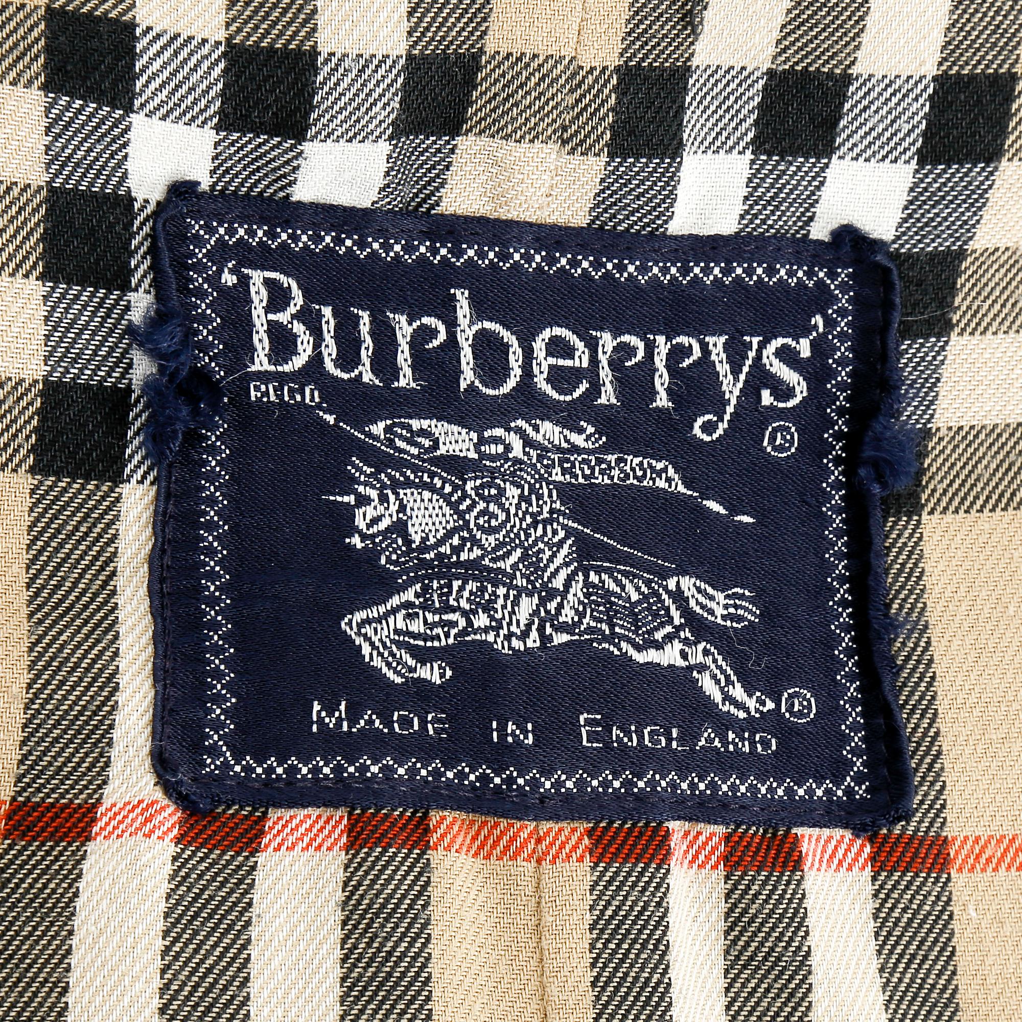 TRENCHCOAT, Burberry, England.