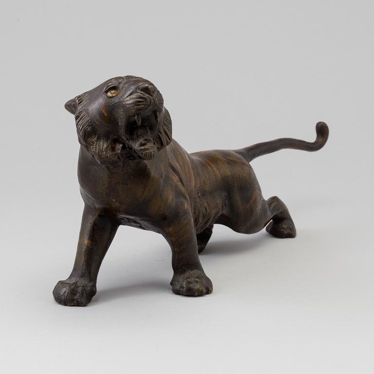 A Japanse bronze tiger, 20th Century.